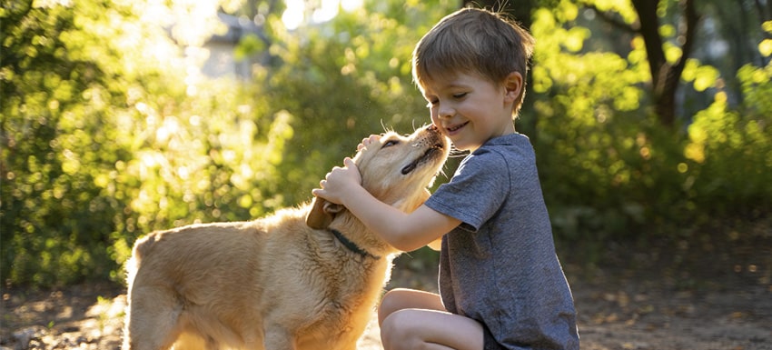 Beneficios de que los niños crezcan con mascotas